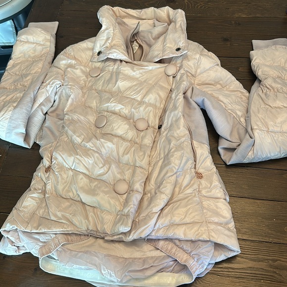 Lululemon Pedal Power Blazer
Neutral Blush - Picture 5 of 14